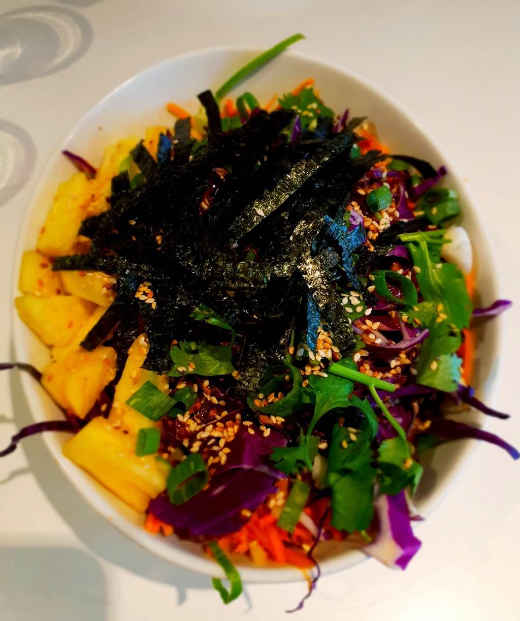 Carrots N Dates | restaurant | 2090 Wyandotte St E, Windsor, ON N8Y 5B2, Canada | 5199625115 OR +1 519-962-5115