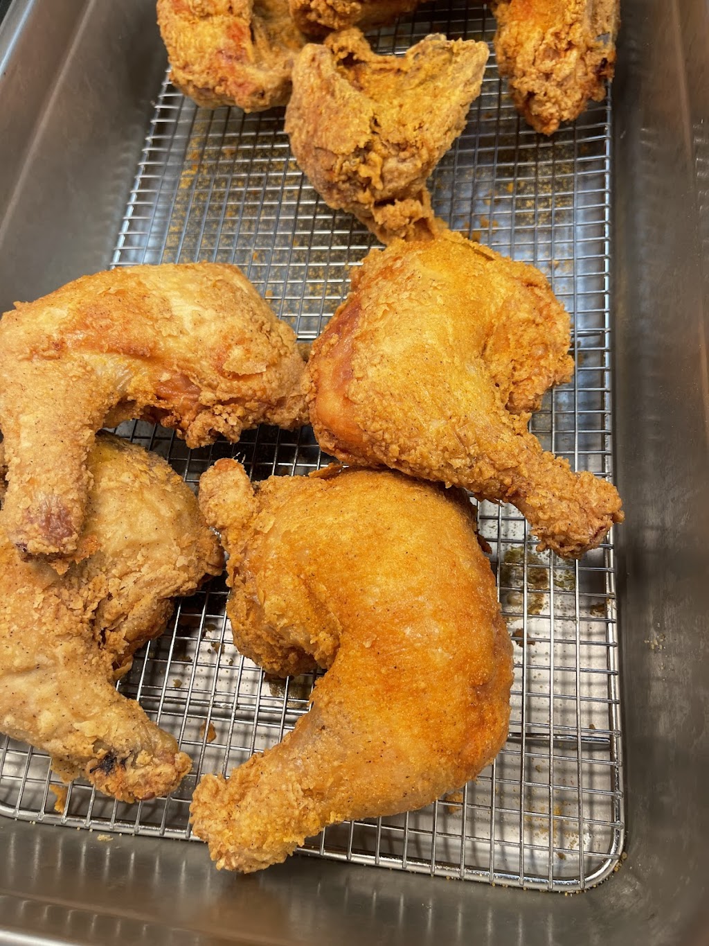 Crunchy fried chicken | restaurant | 3205 Yanceyville St, Greensboro, NC 27405, USA | 3369877193 OR +1 336-987-7193