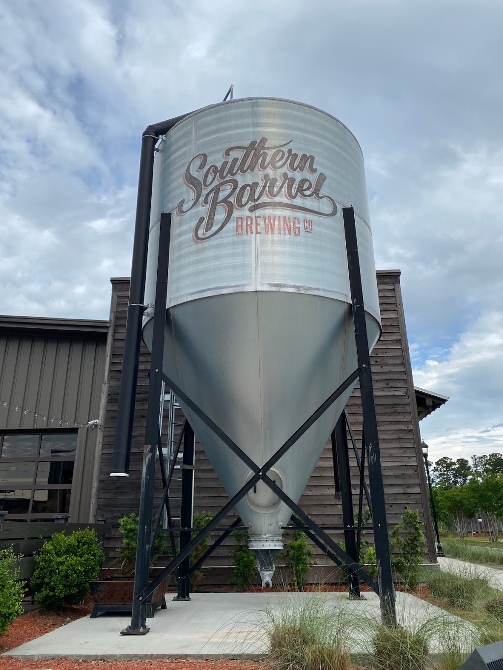 Southern Barrel Brewing Co. | restaurant | 375 Buckwalter Pkwy, Bluffton, SC 29910, USA | 8438372337 OR +1 843-837-2337