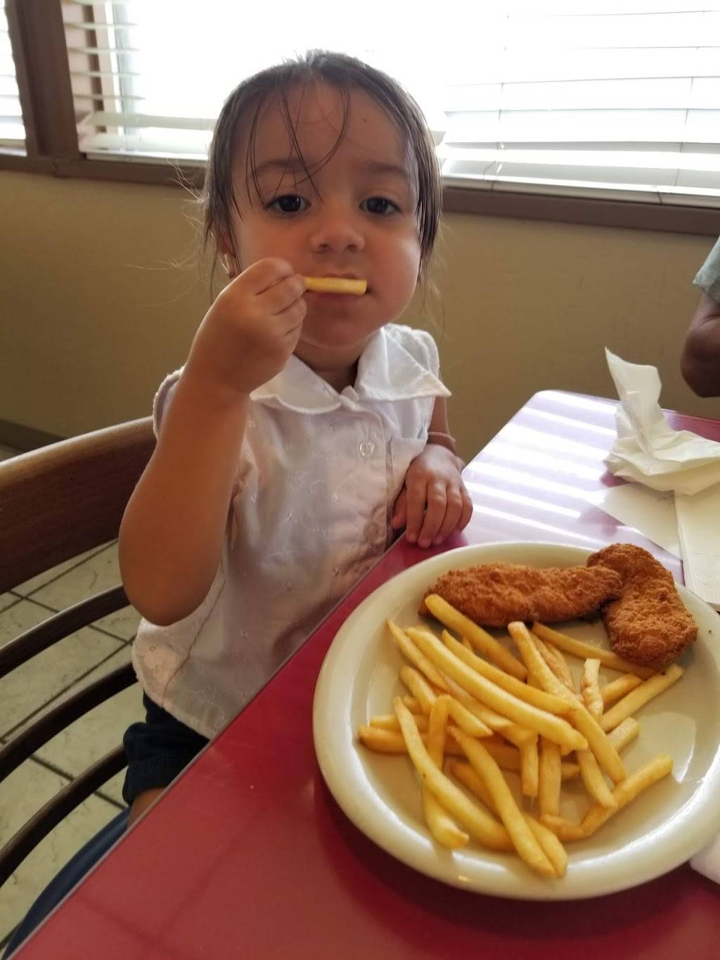 La Isla Del Encanto | restaurant | 2201 E Pioneer Pkwy, Arlington, TX 76010, USA | 8174591498 OR +1 817-459-1498