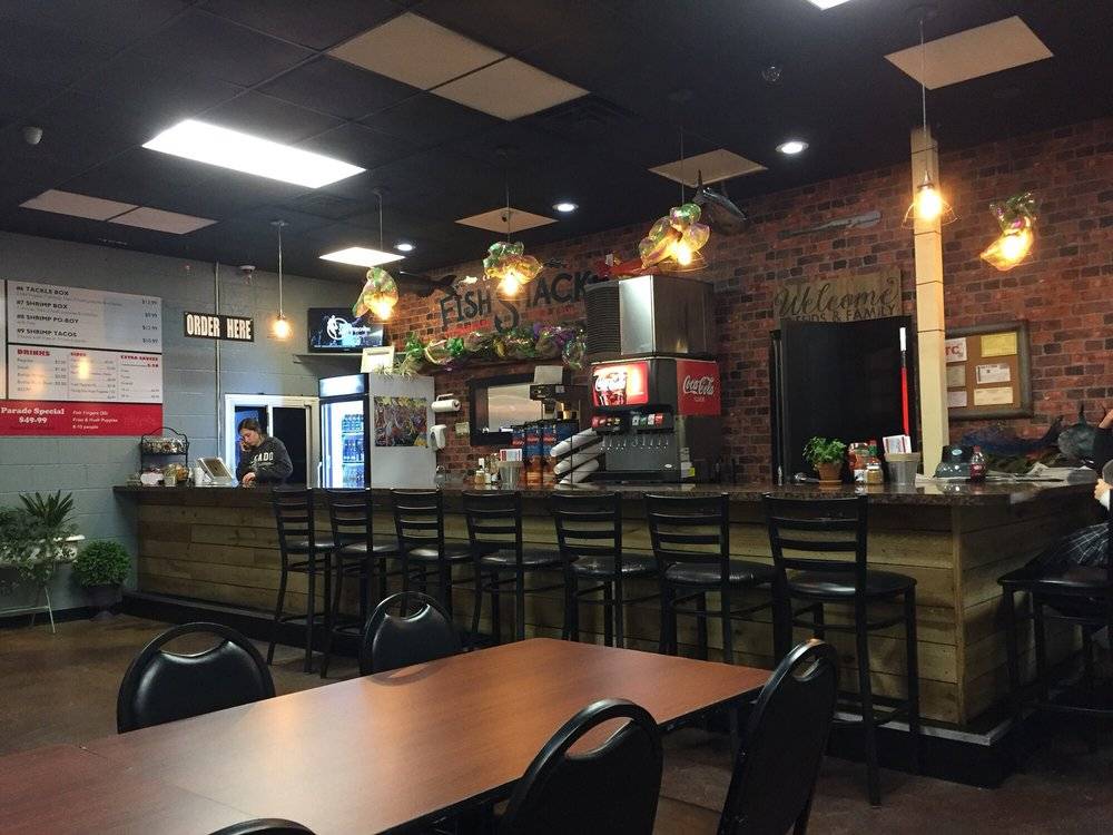 Crazy Cajuns Fish Shack | restaurant | 3124 E Judge Perez Dr, Meraux, LA 70075, USA | 5047028088 OR +1 504-702-8088