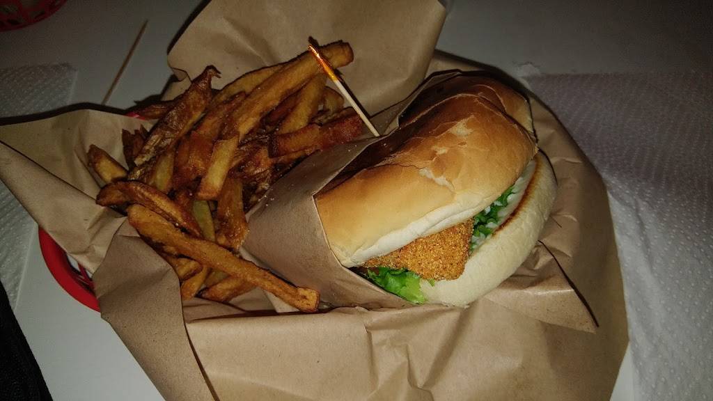 Best Burger Barn | restaurant | 407 US-82, Gainesville, TX 76240, USA | 9406654408 OR +1 940-665-4408