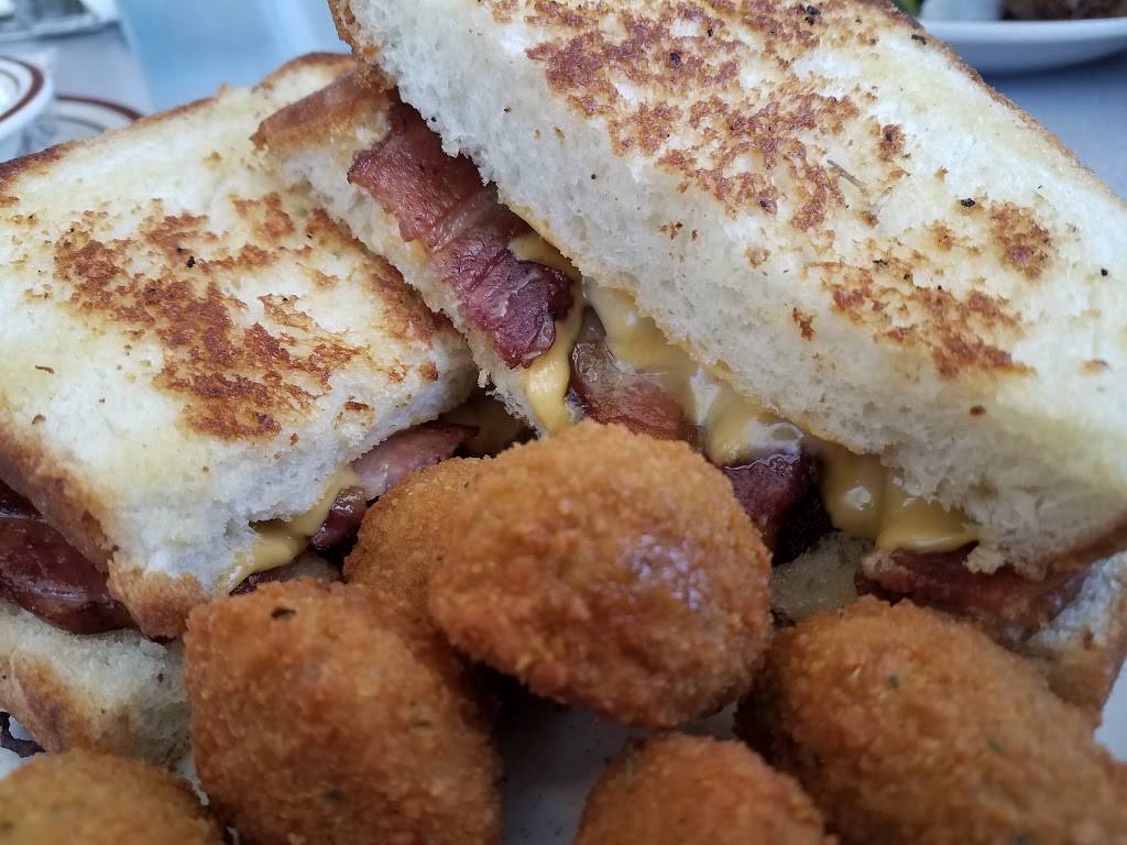 Schlepps | restaurant | 66645 Belmont Morristown Rd, Belmont, OH 43718, USA | 7407821528 OR +1 740-782-1528