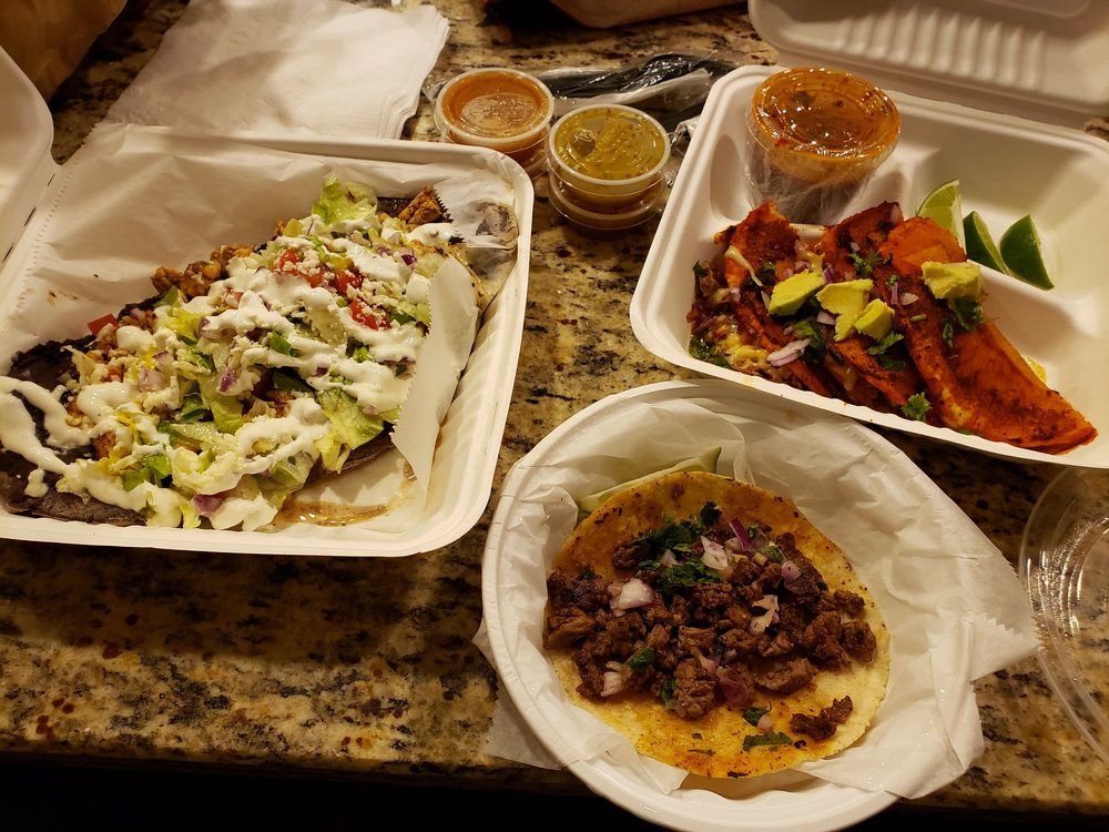 Agave Antojeria | restaurant | 947 W Wellington Ave, Chicago, IL 60657, USA | 7738397224 OR +1 773-839-7224