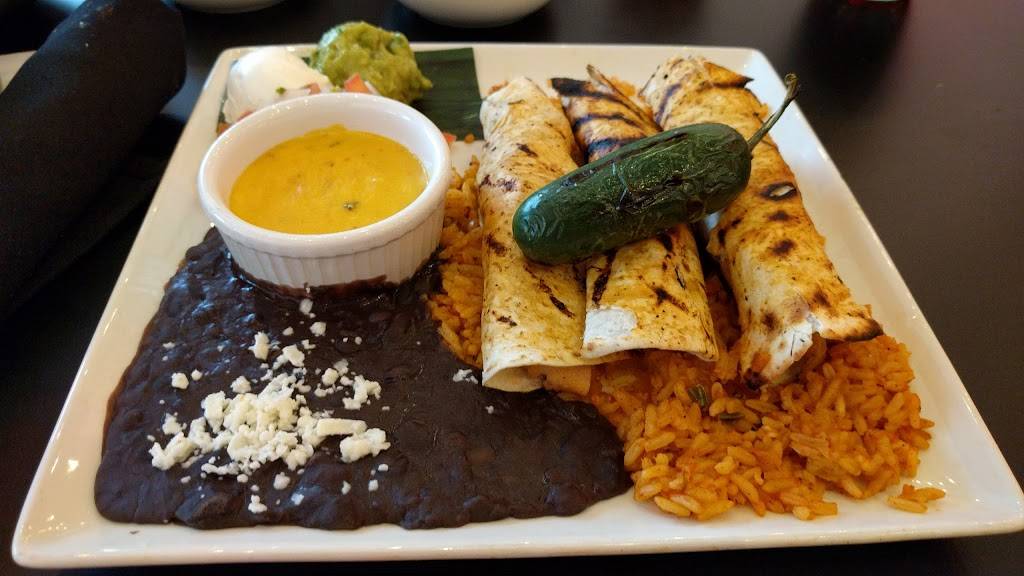 Cantina Laredo | restaurant | 300 West Market, Bloomington, MN 55425, USA | 9524068311 OR +1 952-406-8311