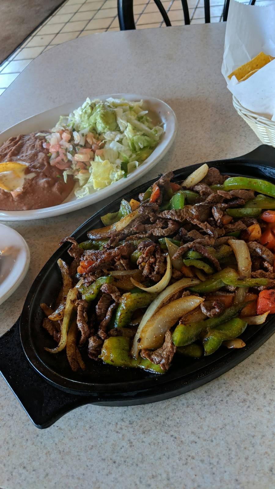 El Patio Mexican Restaurant | restaurant | 7622 Highland Rd, Waterford Twp, MI 48327, USA | 2486665231 OR +1 248-666-5231