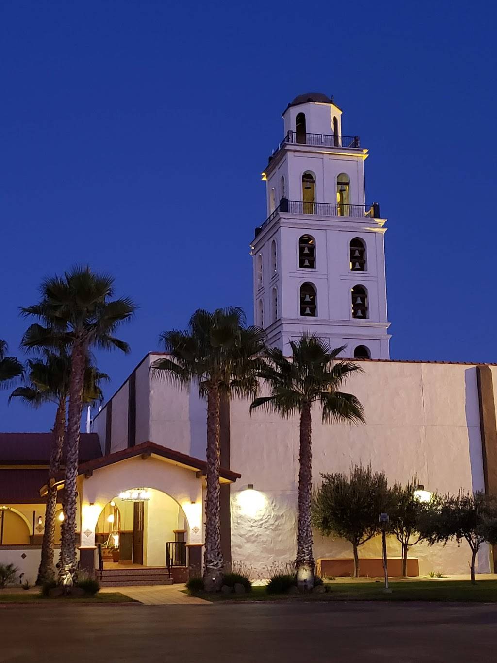 Starbucks | cafe | 13104 CA-33, Gustine, CA 95322, USA | 2098268023 OR +1 209-826-8023