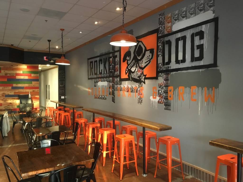 Rocket Dog Gourmet Brats & Brew- Clovis | restaurant | 1365 N Willow Ave #160, Clovis, CA 93619, USA | 5593218754 OR +1 559-321-8754