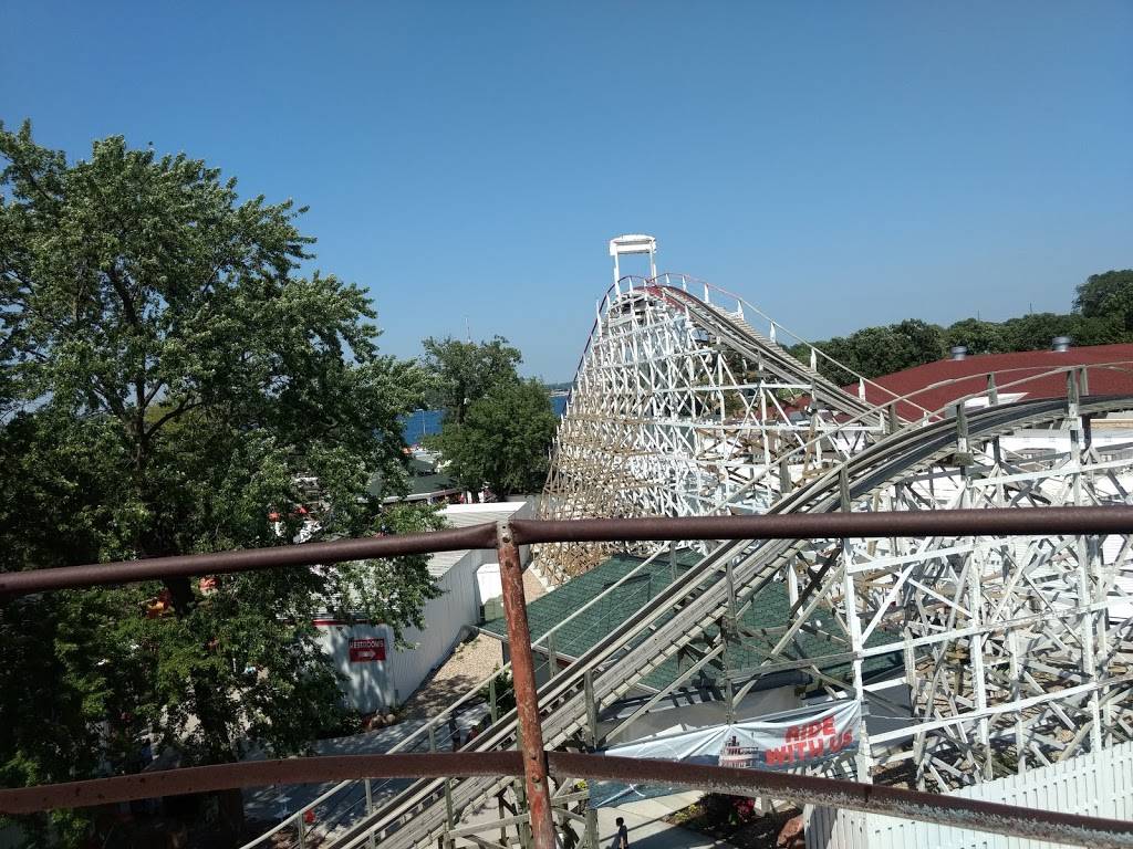 Bobs In Arnolds Park | restaurant | 188-226 Park Pl, Arnolds Park, IA 51331, USA | 7123326564 OR +1 712-332-6564