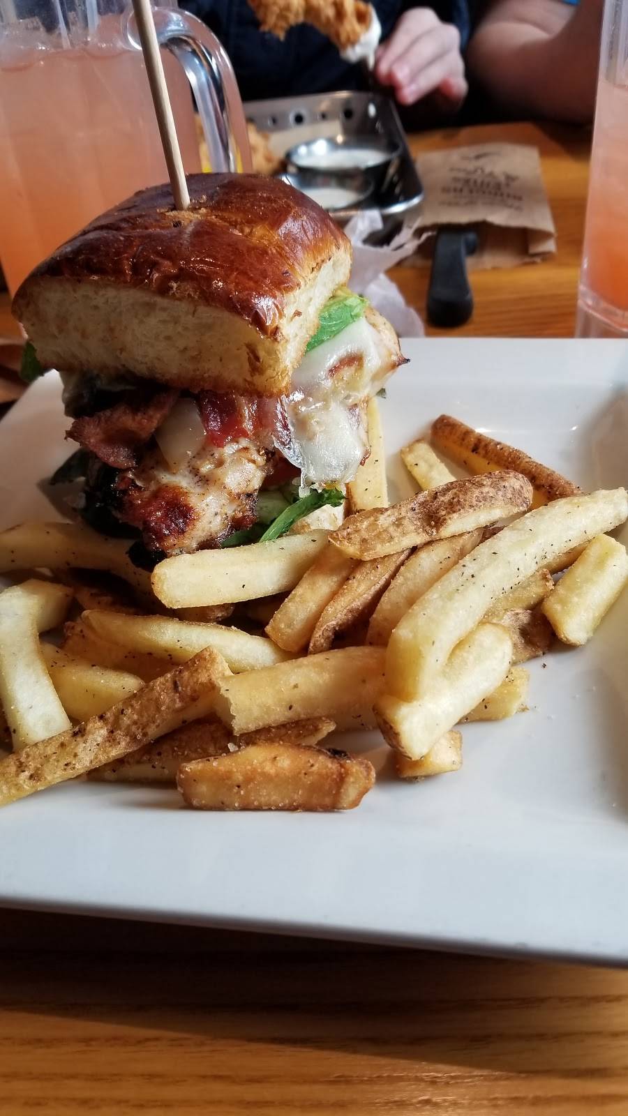 Chilis Grill & Bar | restaurant | 638 Stillwater Ave, Bangor, ME 04401, USA | 2079475770 OR +1 207-947-5770