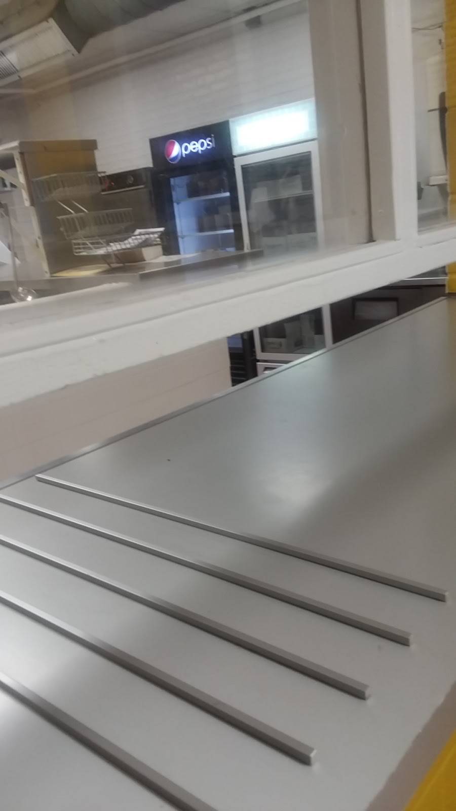 Luigis Pizza | restaurant | 4212 W Madison St, Chicago, IL 60624, USA | 7737220109 OR +1 773-722-0109