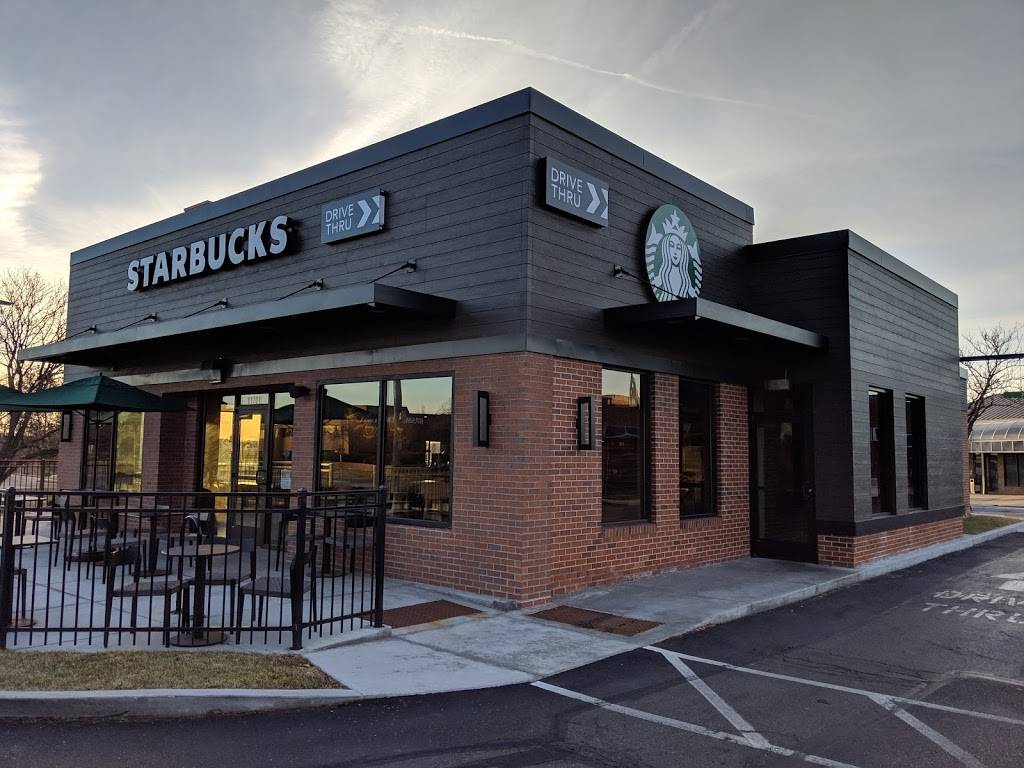 Starbucks | cafe | 11701 College Blvd, Overland Park, KS 66210, USA | 9134988572 OR +1 913-498-8572