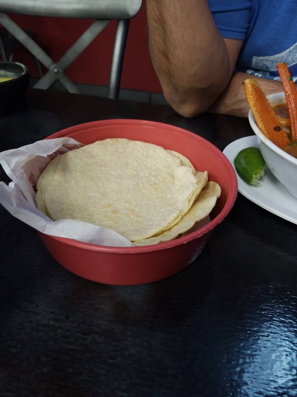 Mariscos Valencia Restaurant | restaurant | 15761 Tustin Village Way #104, Tustin, CA 92780, USA | 6572890163 OR +1 657-289-0163