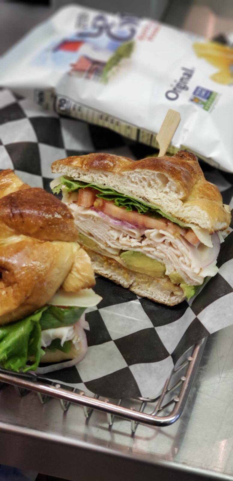 Crackerjacks Deli & Cafe | restaurant | 982 Peters Mountain Road, Dauphin, PA 17018, USA | 7179212439 OR +1 717-921-2439