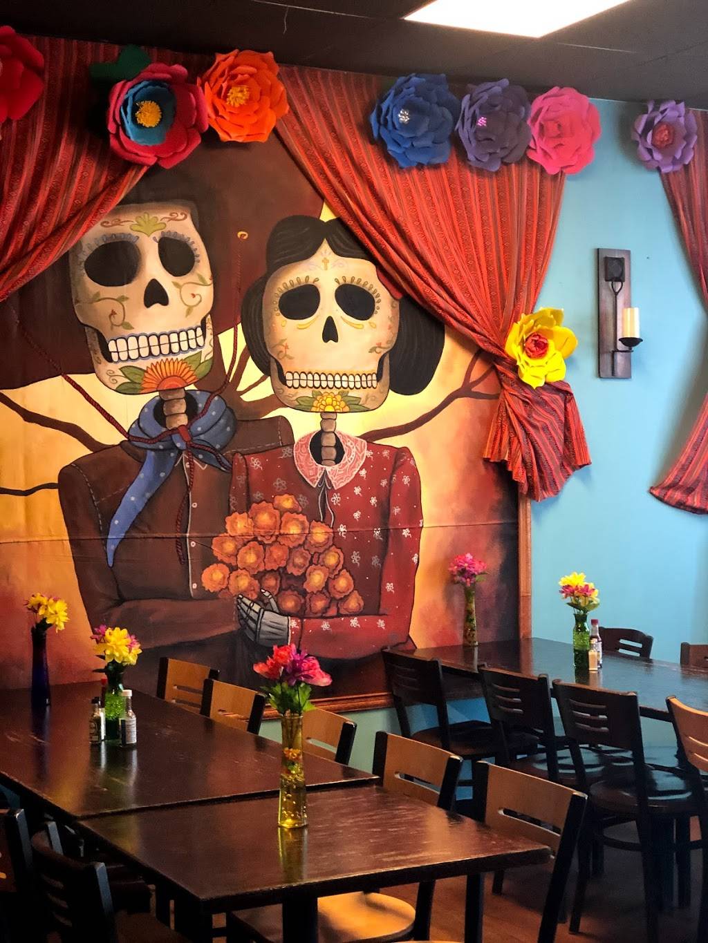 Viva la Fiesta | restaurant | 1027 Century Dr, Edwardsville, IL 62025, USA | 6182437325 OR +1 618-243-7325