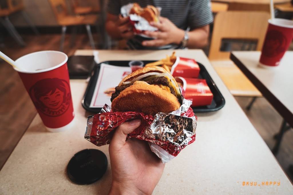 Wendys | restaurant | 6 Fairview Rd, Barrie, ON L4N 4P3, Canada | 7057270233 OR +1 705-727-0233