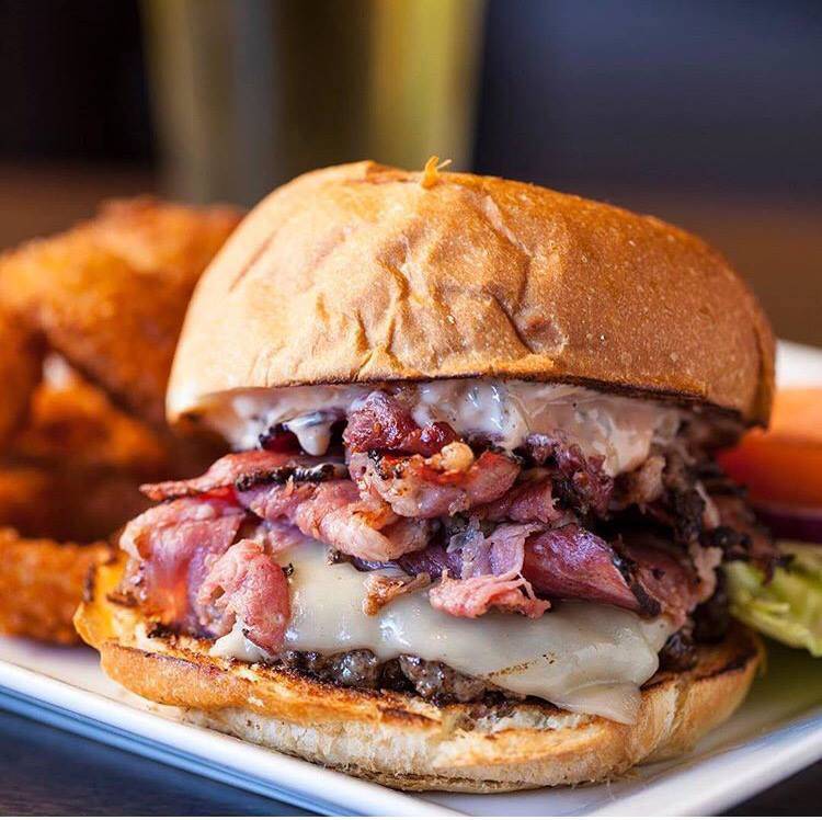 Malarkys Irish Pub | restaurant | 3011 Newport Blvd, Newport Beach, CA 92663, USA | 9496752340 OR +1 949-675-2340