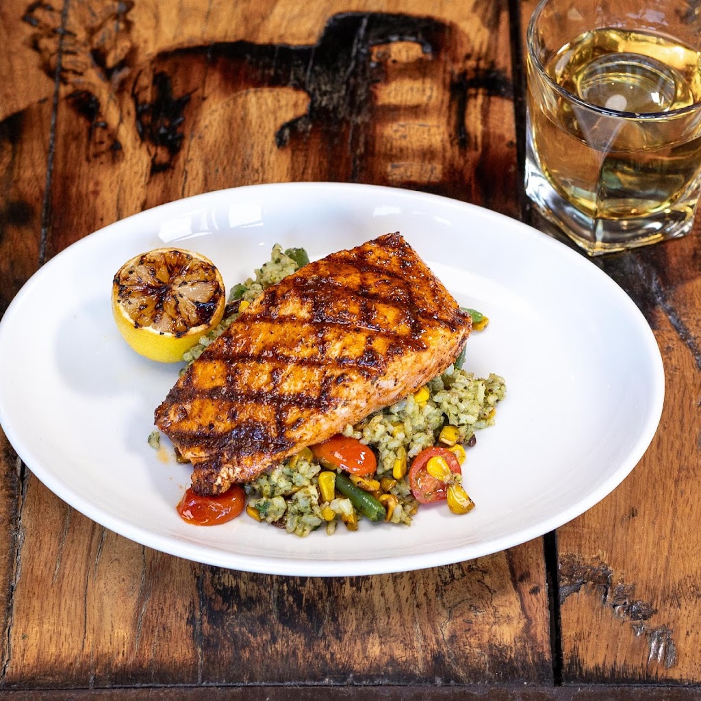 Twin Peaks | restaurant | 955 Sunland Park Dr, El Paso, TX 79922, USA | 9153073629 OR +1 915-307-3629