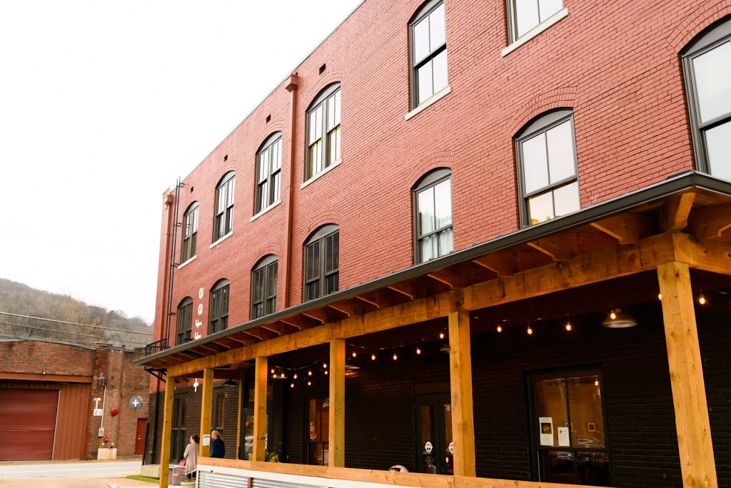 The Tap House | restaurant | 3800 St Elmo Ave #114, Chattanooga, TN 37409, USA | 4236828234 OR +1 423-682-8234