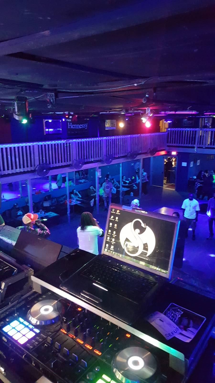 Cloud 9 Bar and Grille | night club | 225 Ocean Blvd, Hampton, NH 03842, USA | 6039260099 OR +1 603-926-0099
