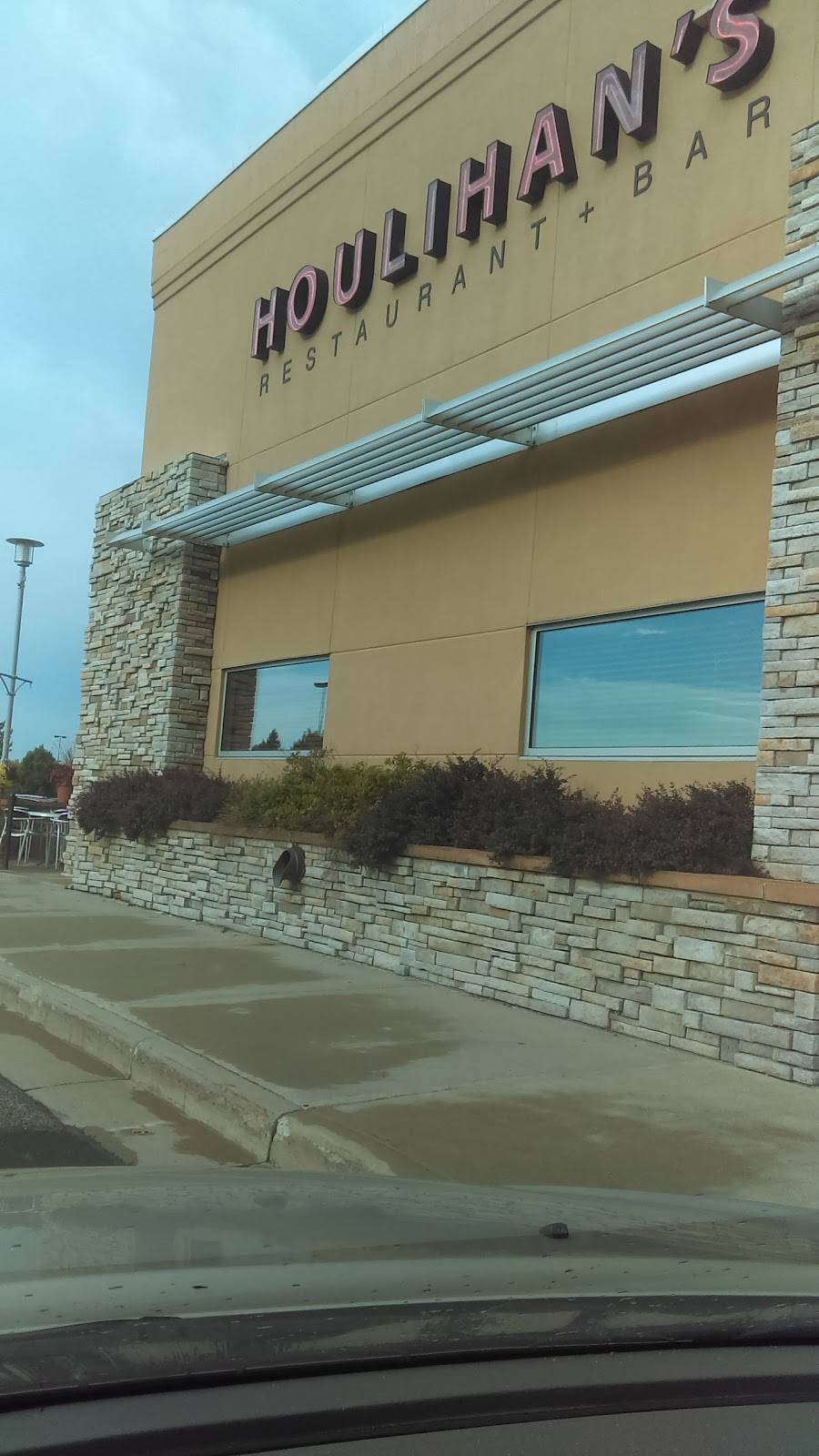 Houlihans | restaurant | 2 Southpark Center, Strongsville, OH 44136, USA | 4405729090 OR +1 440-572-9090