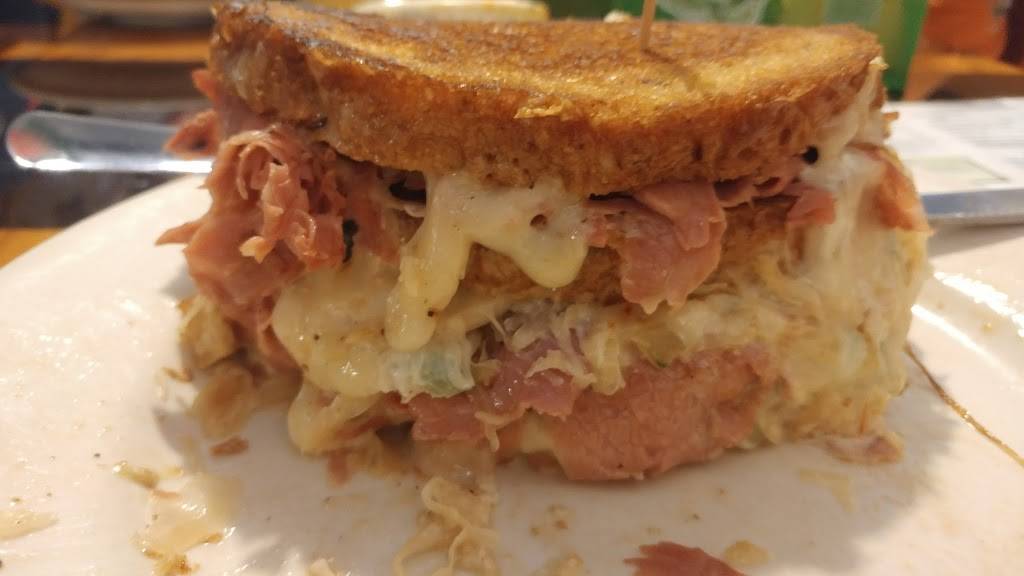 Beanies Bar & Sports Grill | restaurant | 2002 US-41, Ruskin, FL 33570, USA | 8136491700 OR +1 813-649-1700