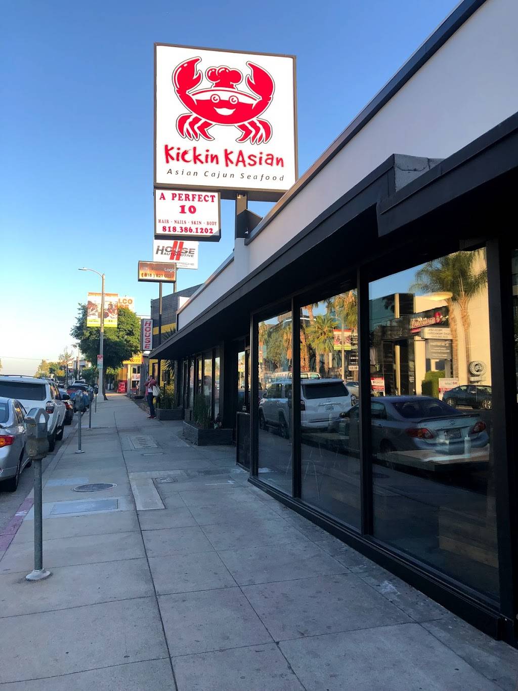 Kickin Kasian | restaurant | 17620 Ventura Blvd, Encino, CA 91316, USA | 8186597779 OR +1 818-659-7779