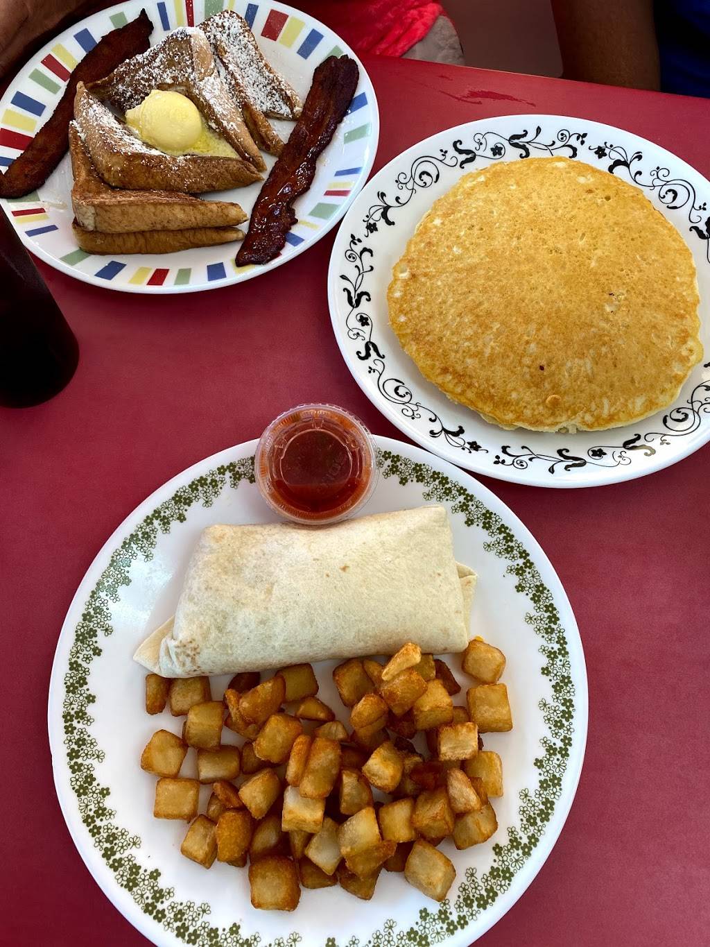 Shirleys Diner | restaurant | 13097 MO-13, Kimberling City, MO 65686, USA | 4177392380 OR +1 417-739-2380