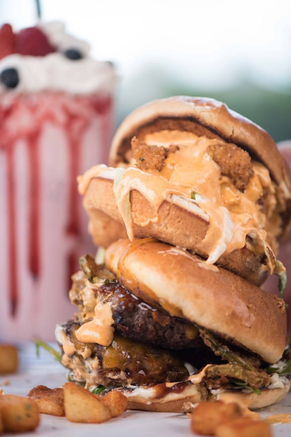 DUNK Burgers and Chocolate | restaurant | 9737 Yonge St #211, Richmond Hill, ON L4C 8S7, Canada | 9052373865 OR +1 905-237-3865