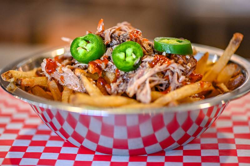 Drakes Burgers And Shakes | restaurant | 6560 Greatwood Pkwy #100, Sugar Land, TX 77479, USA | 2819377868 OR +1 281-937-7868