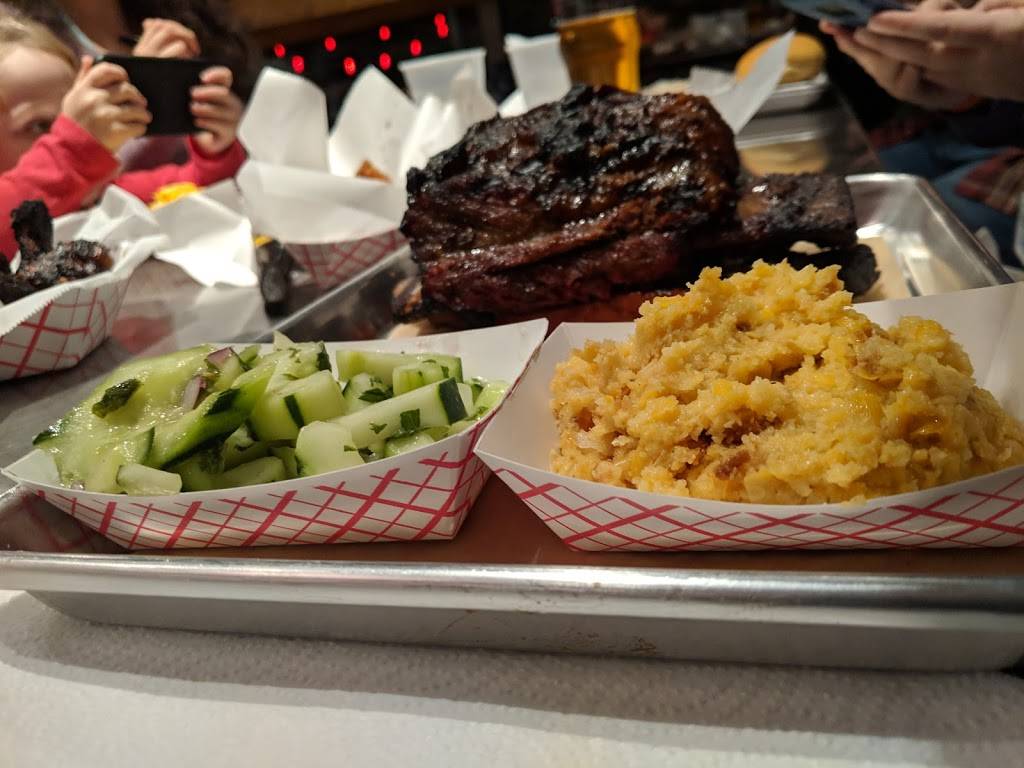 Rocklands Barbeque and Grilling Company- Alexandria Store | restaurant | 25 S Quaker Ln, Alexandria, VA 22314, USA | 7037789663 OR +1 703-778-9663