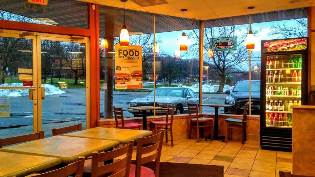 Subway | restaurant | 730 Shoppers Ln, Parchment, MI 49004, USA | 2699780825 OR +1 269-978-0825