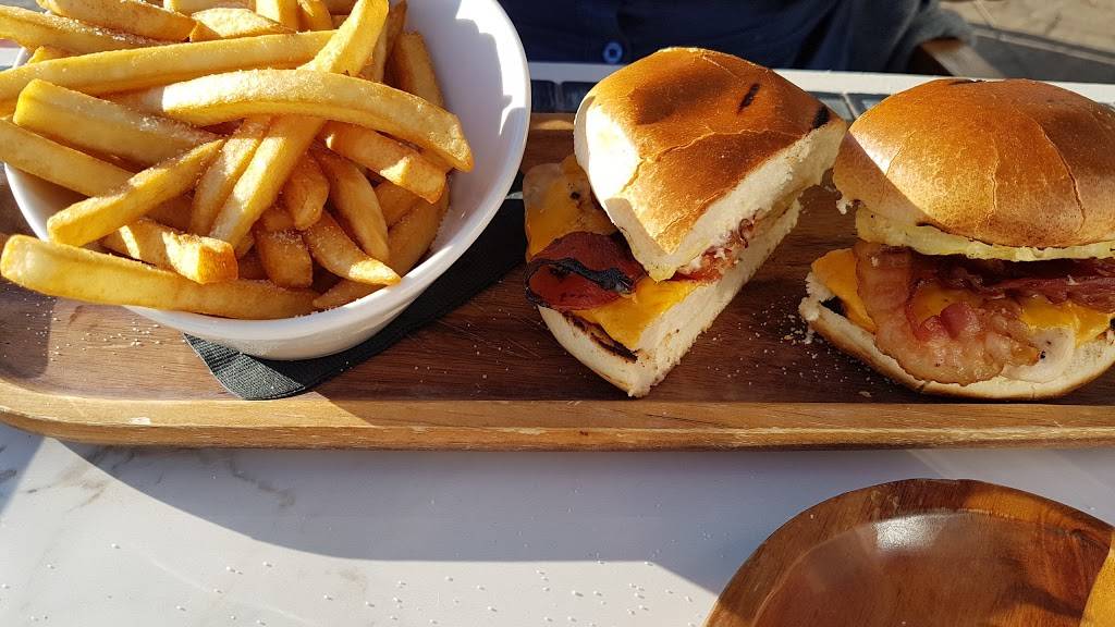 South Beach Resto + Lounge | restaurant | 31 Beach Dr, Wasaga Beach, ON L9Z 2K2, Canada | 7053525500 OR +1 705-352-5500