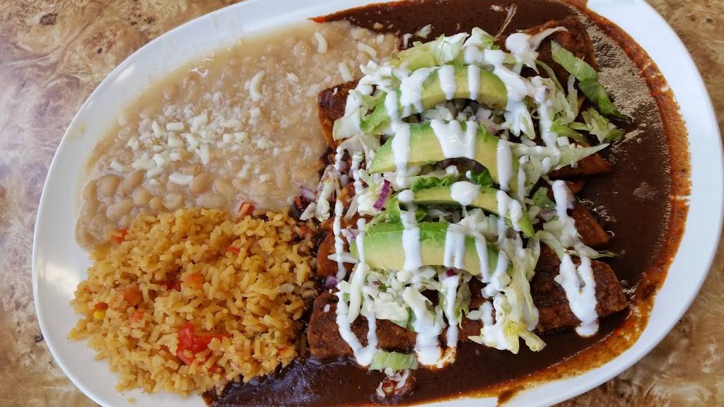 adrianas restaurante & fresh market | restaurant | 1020 Washington St, Waukegan, IL 60085, USA | 8477859713 OR +1 847-785-9713