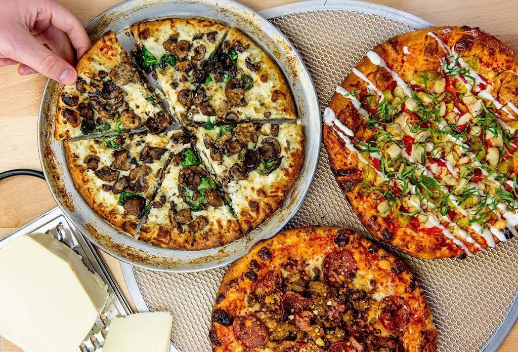 Pizza Studio | restaurant | 105 The Pond Rd Unit 100, North York, ON M3J 0K9, Canada | 6473519641 OR +1 647-351-9641