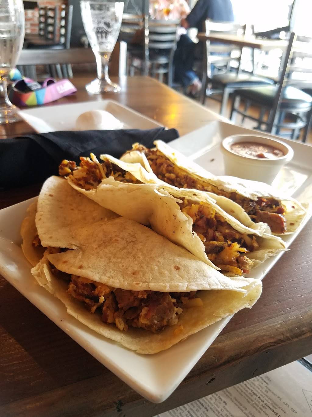 Smokehouse on Main | restaurant | 24255 Main St, Santa Clarita, CA 91321, USA | 6618884585 OR +1 661-888-4585