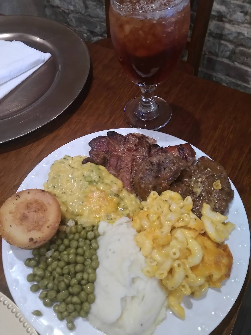 Rhoda Ps Restaurant & Catering | restaurant | 500 N Montgomery Ave, Sheffield, AL 35660, USA | 2569785179 OR +1 256-978-5179