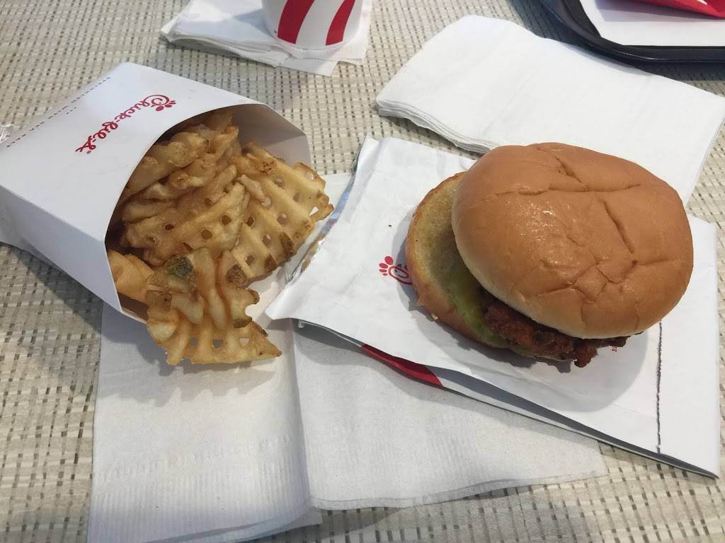 Chick-fil-A Plymouth | restaurant | 49 Commerce Way, Plymouth, MA 02360, USA | 5087477625 OR +1 508-747-7625