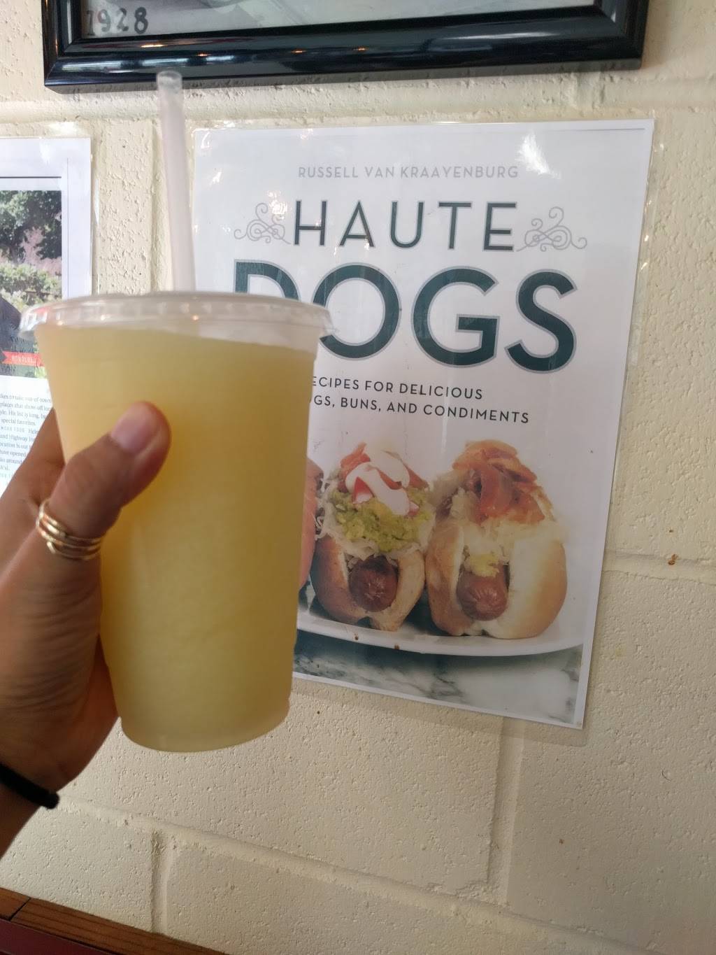 hanks haute dogs | meal takeaway | 324 Coral St, Honolulu, HI 96813, USA | 8085324265 OR +1 808-532-4265