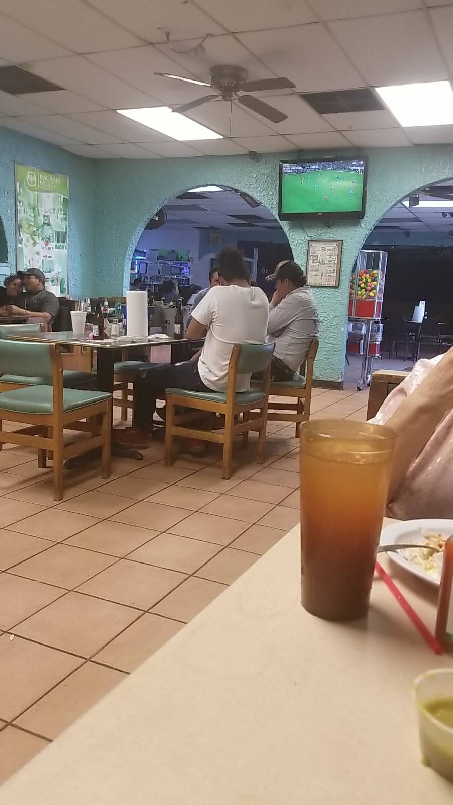 El Merendero | restaurant | 333 W Mockingbird Ln, Dallas, TX 75247, USA | 2146881188 OR +1 214-688-1188