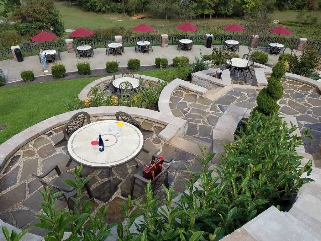 Seven Springs Winery | restaurant | 846 Winery Hills Estate, Linn Creek, MO 65052, USA | 5733170100 OR +1 573-317-0100