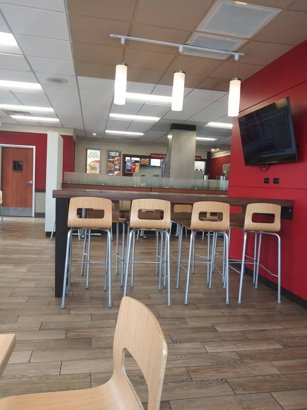 Wendys | restaurant | 13525 Woodward Ave, Highland Park, MI 48203, USA | 3138658440 OR +1 313-865-8440