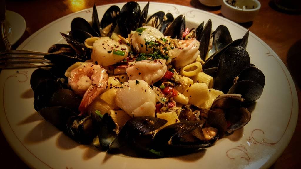 Pistones Italian Inn | restaurant | 6320 Arlington Blvd, Falls Church, VA 22042, USA | 7035331885 OR +1 703-533-1885