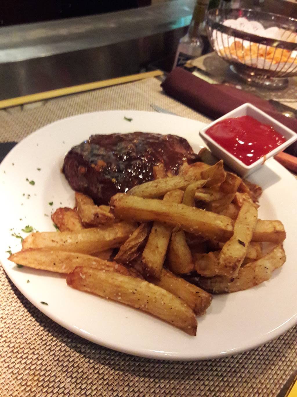 Delaney House | restaurant | 3 Country Club Rd, Holyoke, MA 01040, USA | 4135321800 OR +1 413-532-1800