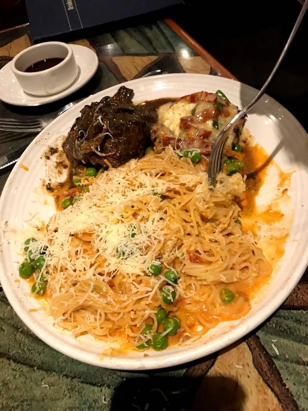 Carrabbas Italian Grill | restaurant | 1060 N 54th St, Chandler, AZ 85226, USA | 4807858586 OR +1 480-785-8586