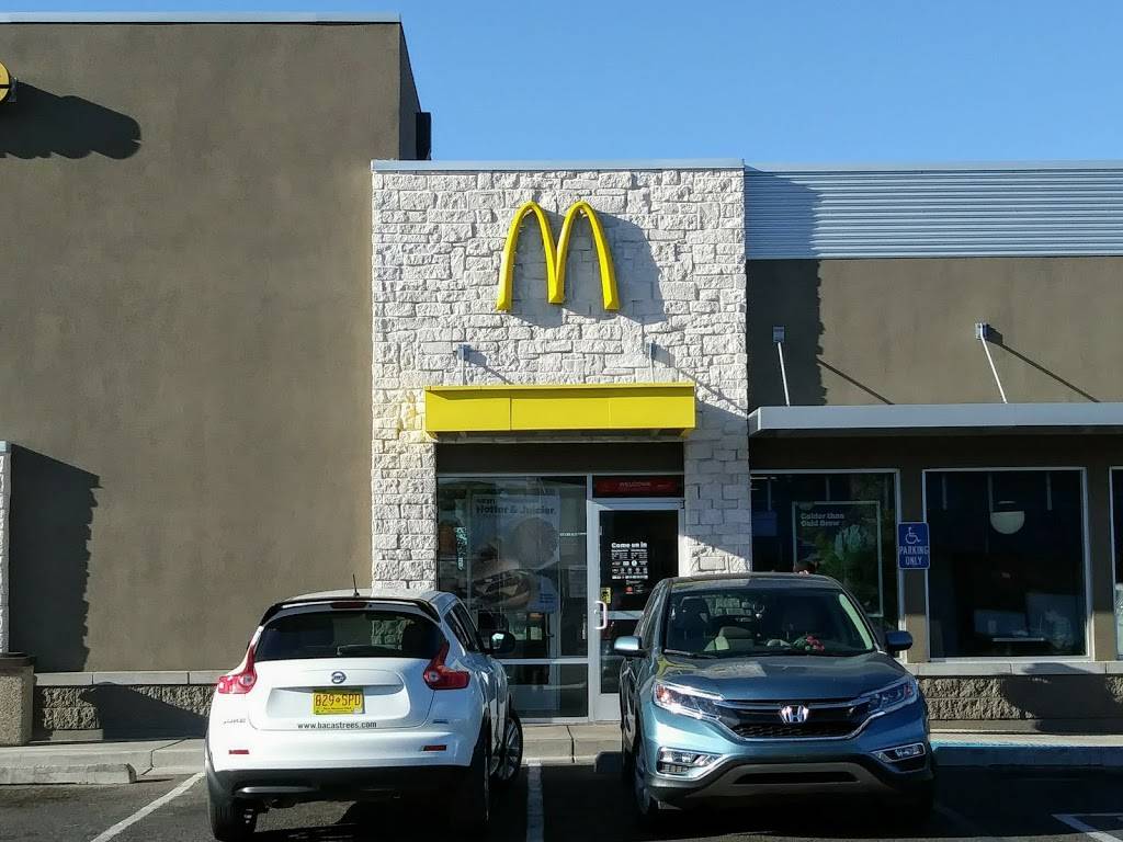 McDonalds | cafe | 8501 Golf Course Rd NW, Albuquerque, NM 87114, USA | 5057922200 OR +1 505-792-2200