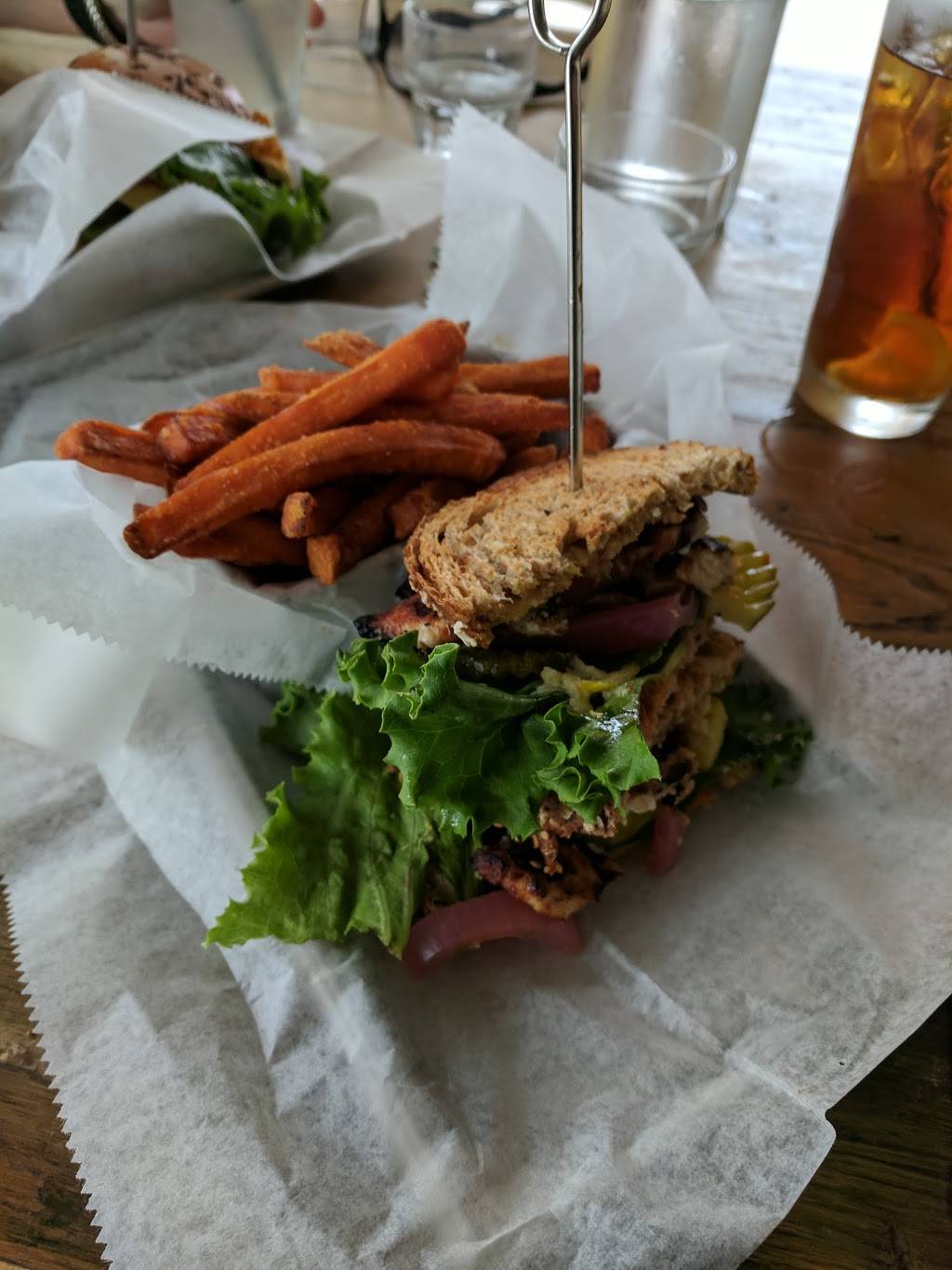 Bareburger | restaurant | 4560 N High St, Columbus, OH 43214, USA | 6148264198 OR +1 614-826-4198