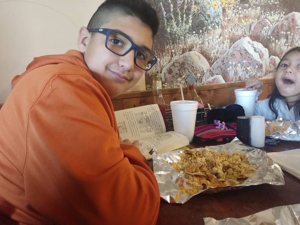 Willies Burgers & BBQ | restaurant | 21018 TX-71, Spicewood, TX 78669, USA | 5122648866 OR +1 512-264-8866