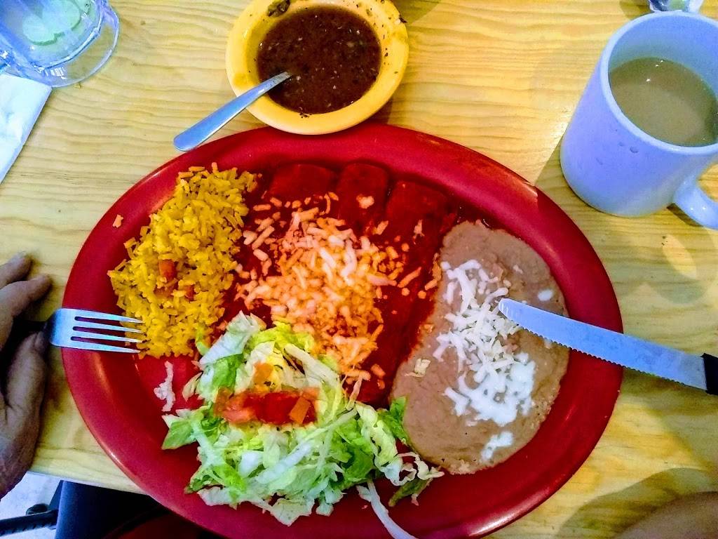 El Crucero | restaurant | 251 Horizon Blvd, Socorro, TX 79927, USA | 9158602376 OR +1 915-860-2376