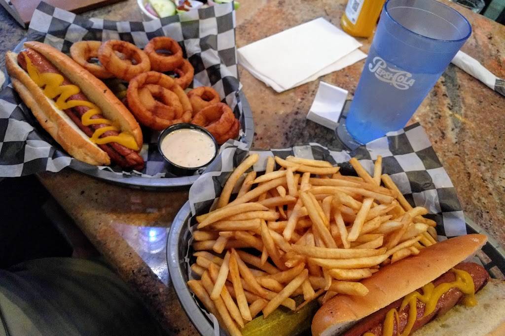 Field House | restaurant | 2042 E Copper Ave #101, Fresno, CA 93730, USA | 5594338750 OR +1 559-433-8750